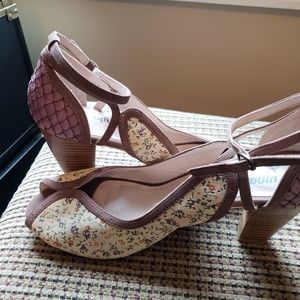 Fairly Robin  mixed fabric, wood heel strappy shoe